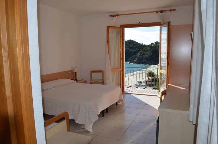 Hotel Alma Fetovaia Bilik gambar